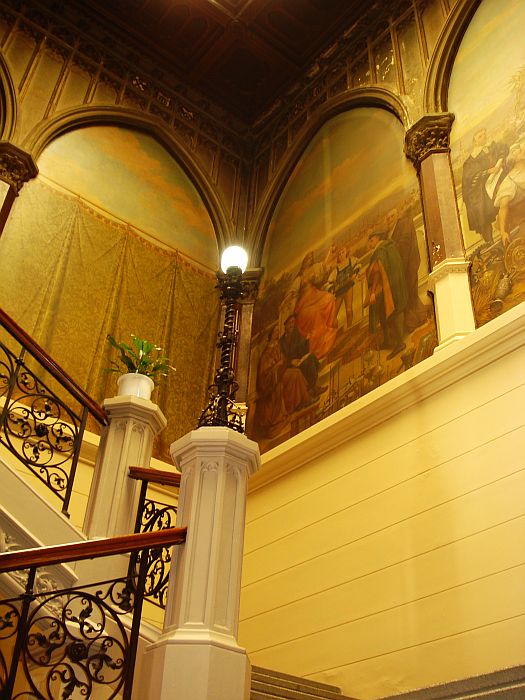 Vstupní schodiště s malbami Josefa Reinera
