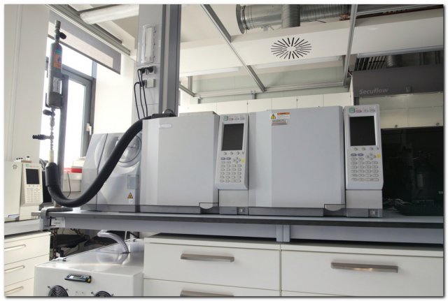 Multidimenzionální plynový chromatograf s hmotnostním detektorem Shimadzu GC-2010 Plus